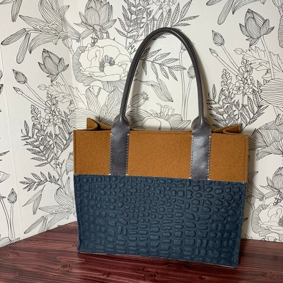 Womens Graf Lantz Jaunt Merino Wool Midi Tote Blue and Tan OS EUC! - Picture 1 of 6